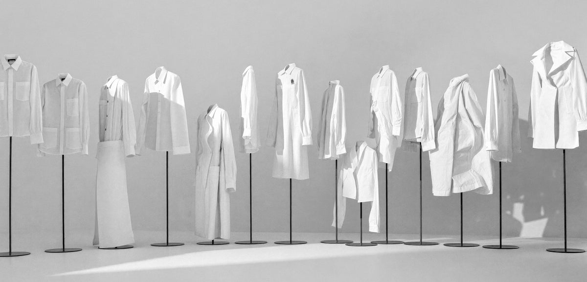 以先端素材製成的白色服飾展示